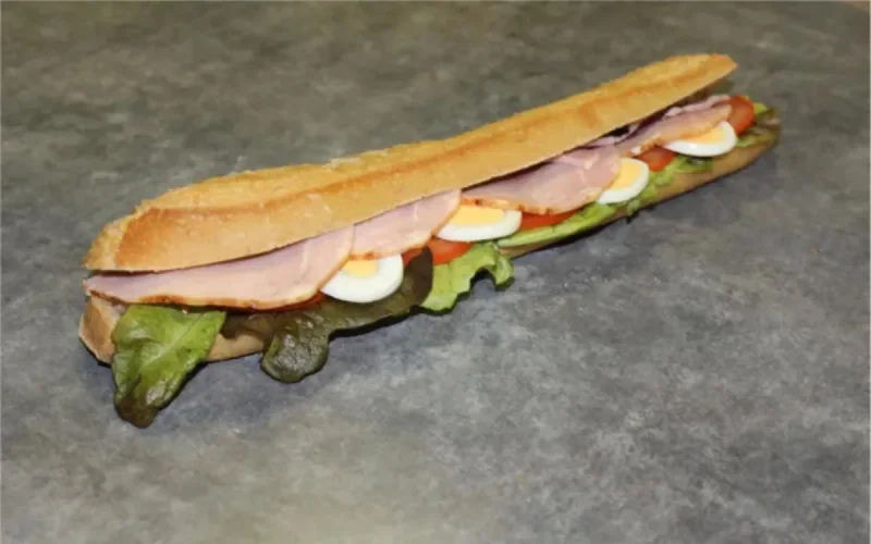 « On leur a servi du porc » : un entraîneur dénonce et abandonne son poste