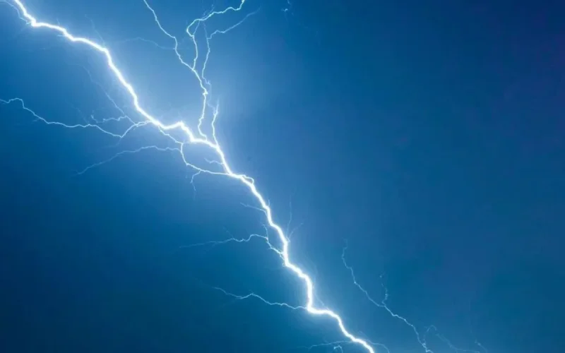 Drame au Maroc : un homme sans abri et ses deux chiens tués par la foudre à Chtouka Aït Baha