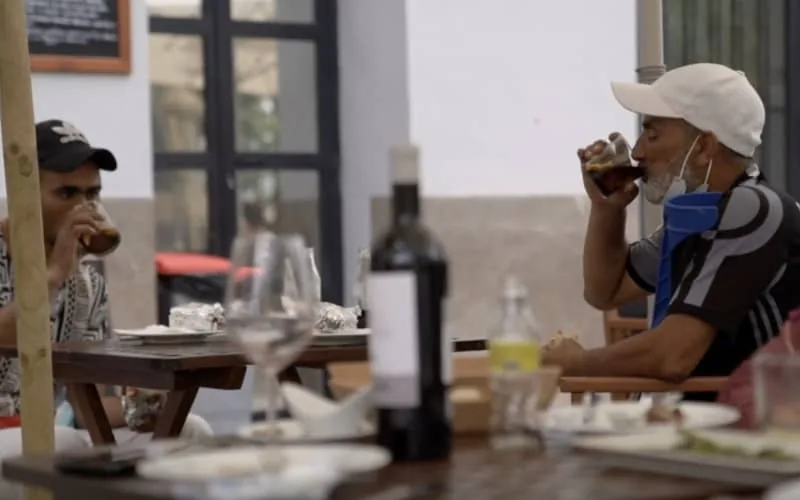 À Ceuta, les migrants vivent de la générosité des habitants