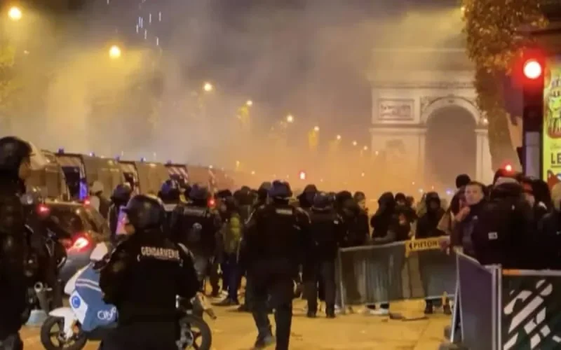  Paris condamne les incidents sur les Champs-Élysées après la victoire du Maroc 