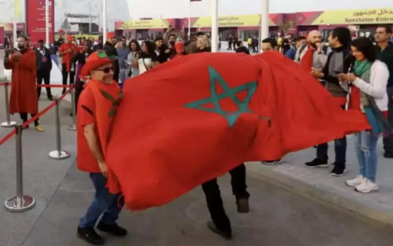 Au Qatar, les supporters arabes soutiennent le Maroc contre l'Espagne