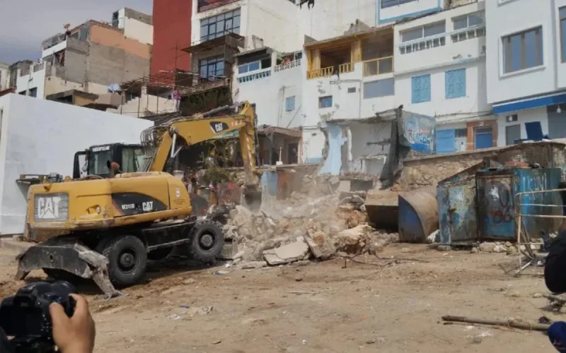 Vaste opération de démolition près d'Agadir
