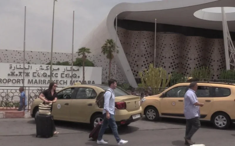 Colère à Marrakech : les chauffeurs de taxis accusés de harcèlement à l'aéroport