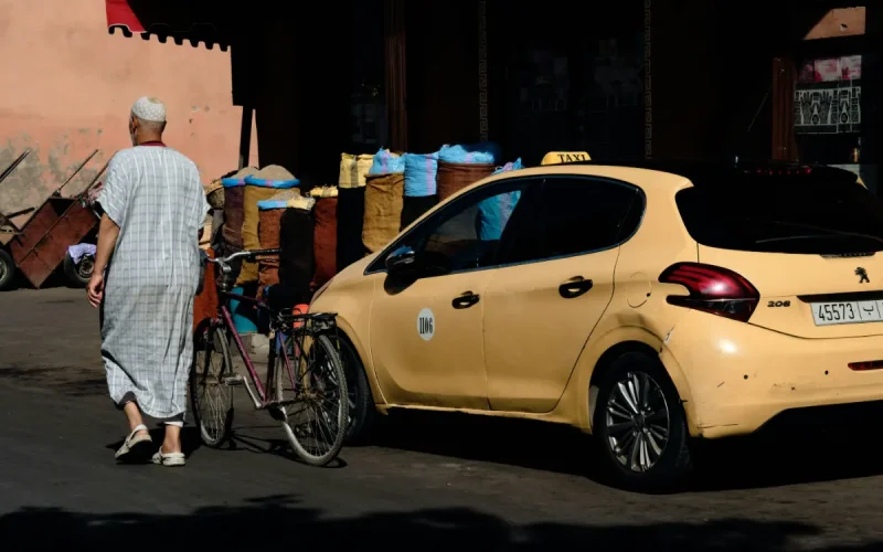 « Je préfère un étranger à 50 dirhams » : le diktat honteux des taxis à Marrakech