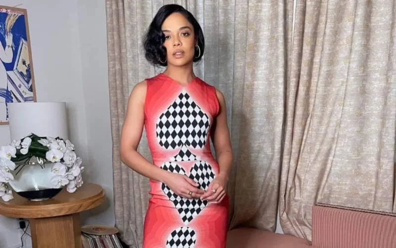 Tessa Thompson brille de mille feux dans une robe de la marque Casablanca