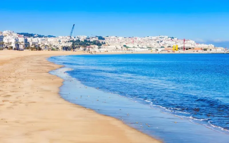 Tanger : un TikTokeur emporté par la mer après un défi dangereux 