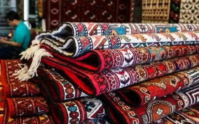 Arnaque à Fès : des tapis vendus à deux touristes colombiens pour 760 000 dirhams