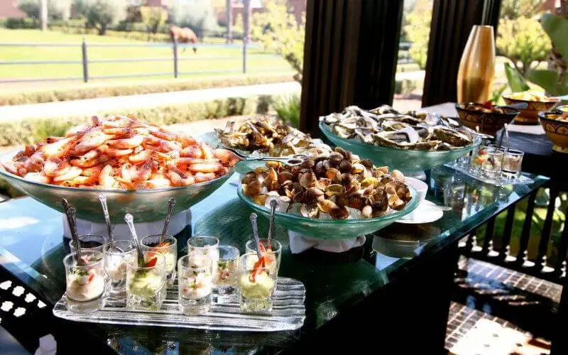 Les traiteurs marocains réclament l'allègement des restrictions