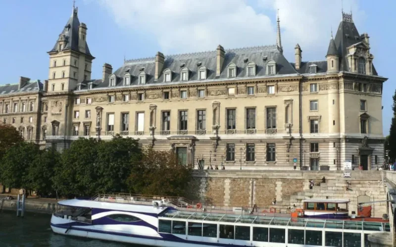 À Paris, des hommes condamnés pour trafic de drogue et d'armes en lien avec le Maroc