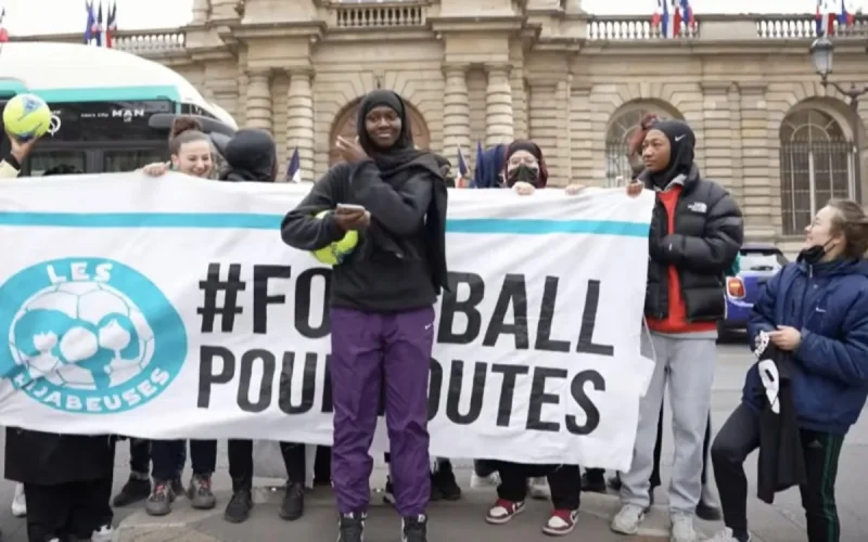 Le voile dans le sport : Borne s'engage, les Hijabeuses résistent