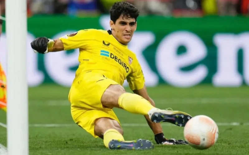 Yassine Bounou sur le toit de l'Europe