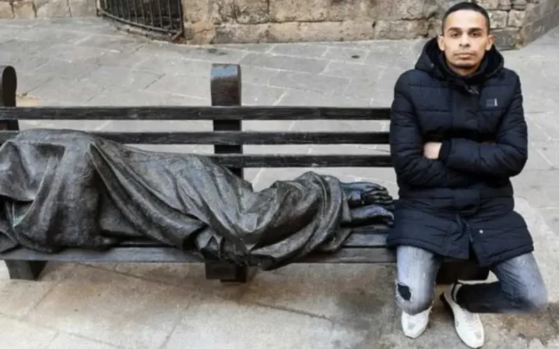 Yassine, atteint d'un cancer et à la rue à Barcelone