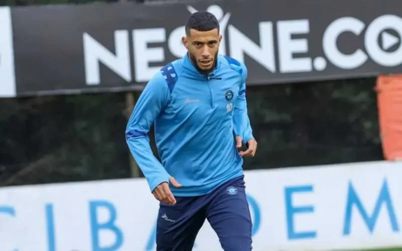 Younès Belhanda expulsé après une gifle