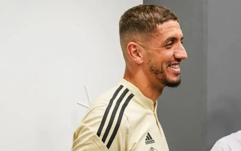 Zouhair Feddal signe à Valladolid