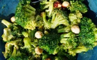 Salade de brocoli et noisettes 