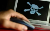 Huit à dix-huit mois de prison pour avoir piraté des sites publics