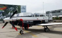 L'armée de l'air reçoit quatre avions T-6 Texan II