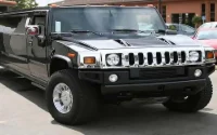 Un maroco-américain manifeste en Hummer à Fès