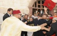 Le Roi Mohammed VI dans la médina de Casablanca 