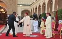 Mohammed VI met-il fin au baise-main ?