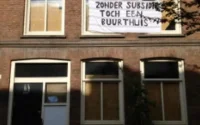 Des squatteurs occupent un bâtiment de l'Etat marocain à Amsterdam
