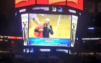 Douzi chante "Laayoune Aniya" lors de la NBA à Orlando (vidéo et photos)