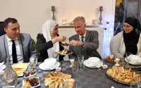 Belgique : le roi rompt le jeûne avec une famille marocaine (photos)
