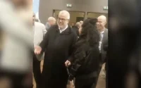 Abdelilah Benkirane à une jeune fille « prends-toi en selfie avec un bogosse, pas avec moi »