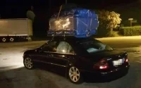 Italie : il transportait un salon sur sa voiture