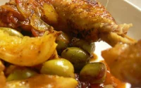 Tajine de poulet aux citrons confits et olives