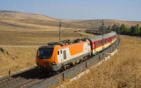 Maroc : un jeune saute d'un train en marche