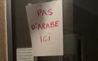 « Pas d'Arabe ici » : L'affiche de la honte qui secoue une résidence d'Entraigues-sur-la-Sorgue (Vaucluse)