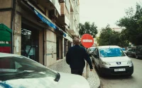Elle tombe dans un trou à Fès, la ville condamnée (et sévèrement)