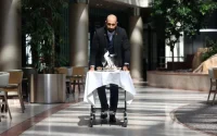 Luxembourg : Hicham, le concierge marocain qui séduit les clients du Sofitel