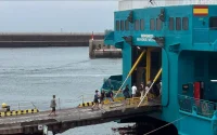 MRE : ils paient le ferry, le billet disparaît au port