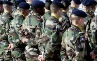 France : la production de pulls de l'armée au Maroc crée la polémique 