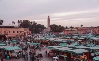 Il réclame de l'argent à des touristes à Marrakech, leur vidéo le livre à la police