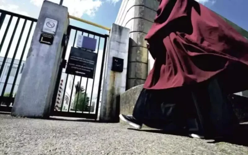 France : la polémique abaya et qamis