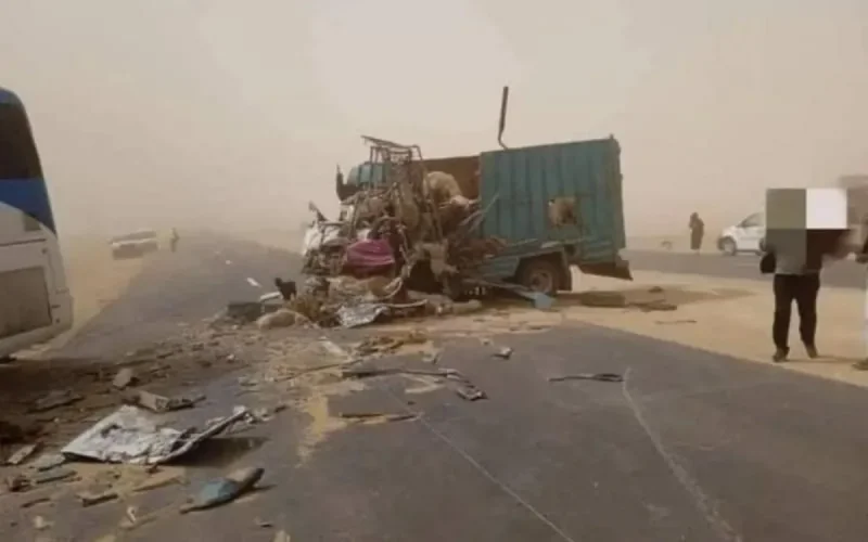 Une collision entre un car et un camion fait deux morts à Tarfaya