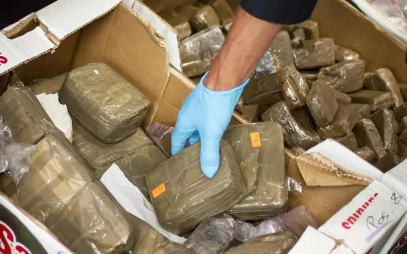 Des adolescents marocains forcés à vendre de la drogue en Italie