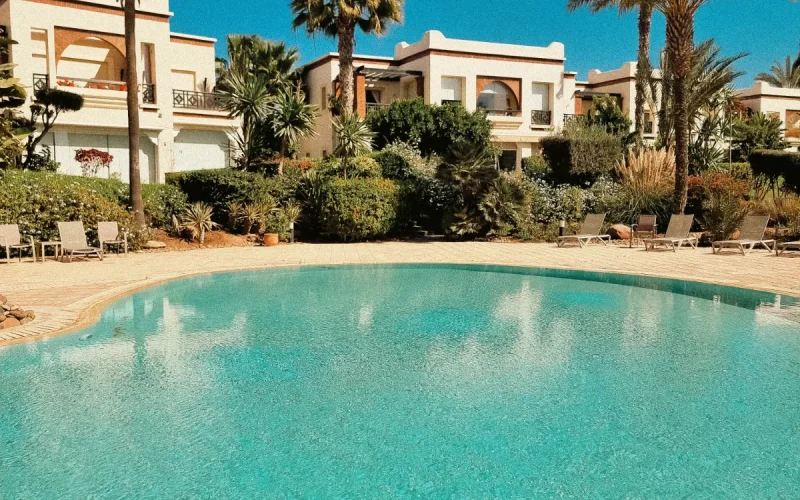 Agadir : le « soleil garanti » et « all inclusive » sur Sept à huit (TF1)