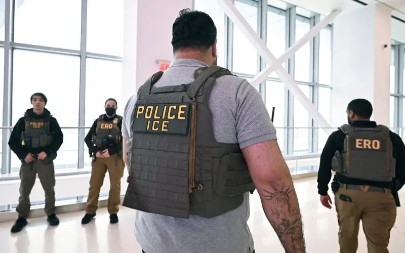 États-Unis : des passagers en partance pour le Maroc bloqués par les ICE