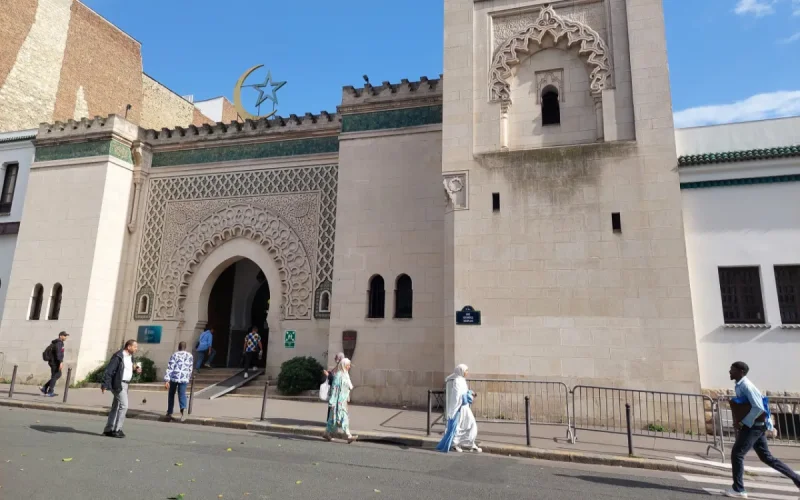 Fête de l'Aïd en pleine semaine en France : ce que dit la loi sur vos droits d'absence