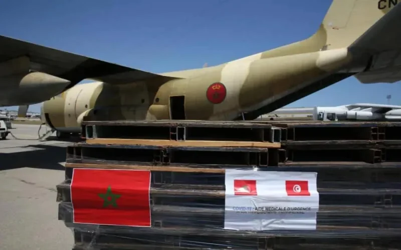 Un nouvel avion marocain chargé d'équipements médicaux atterrit en Tunisie