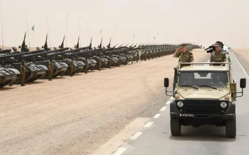 L'Algérie mène un exercice militaire à balles réelles à la frontière avec le Maroc