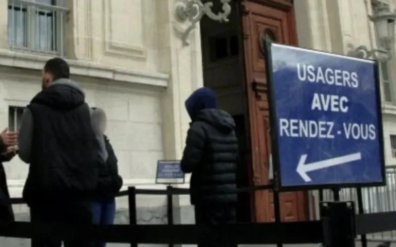 En France depuis 50 ans, on lui refuse la carte de séjour