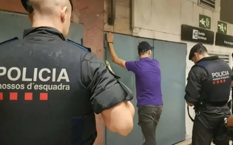 Espagne : arrestation de quatre passagers du vol dérouté