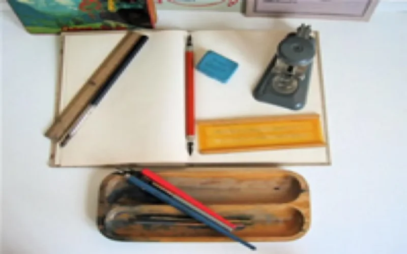 Don espagnol de matériel scolaire à Merzouga