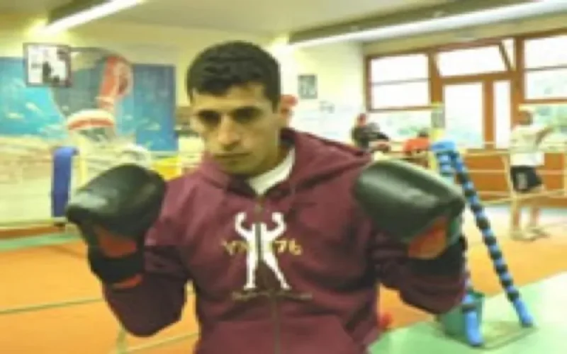 Badre Belhaja : des gants aux tee-shirts