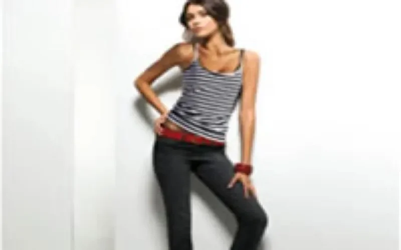 Miss sexy préfère les jeans serrés